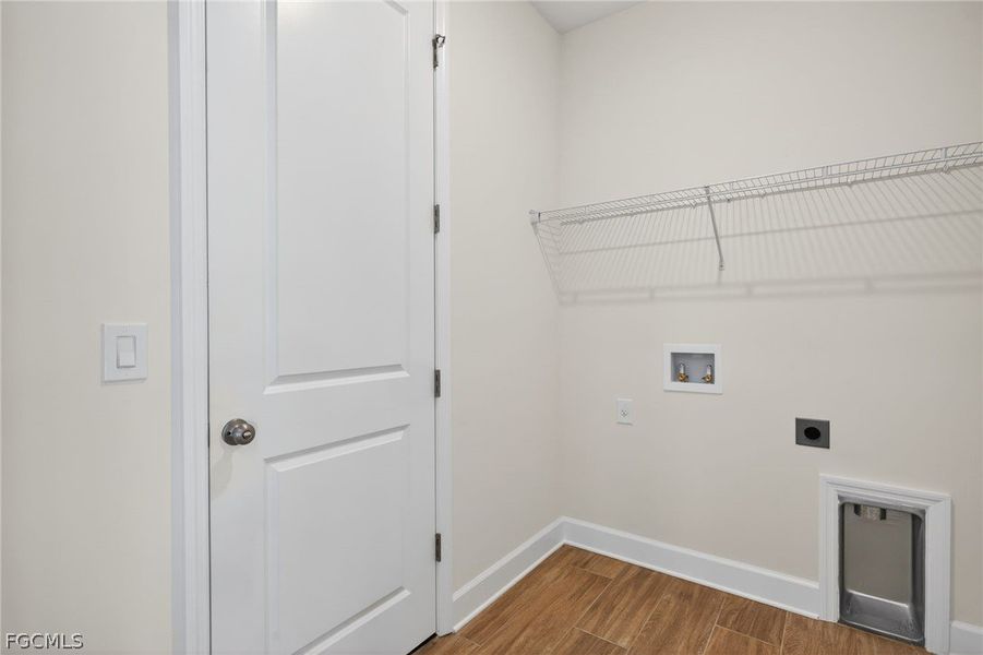 Spacious, unfurnished interior of a new home in Cape Coral, Cape Coral (Image 26).