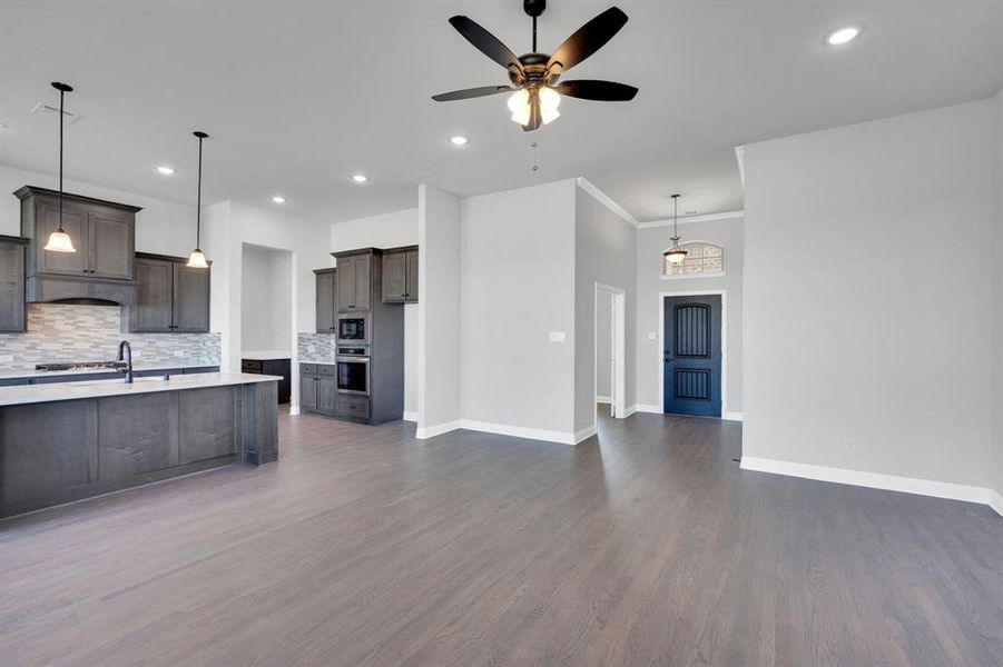Spacious, unfurnished interior of a new home in Levante, Waxahachie (Image 15). Spacious, unfurnished interior of a new home in Levante, Waxahachie (Image 15).