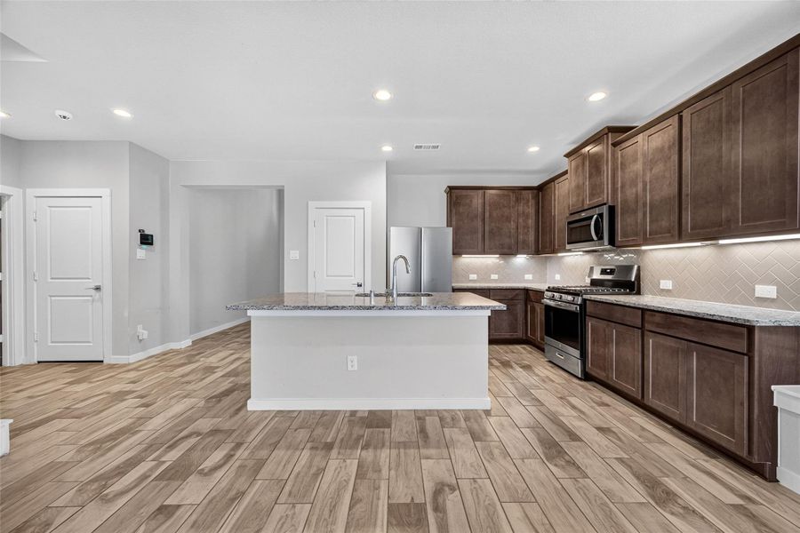 Furnished interior view inside a new home in , Mont Belvieu (Image 13).