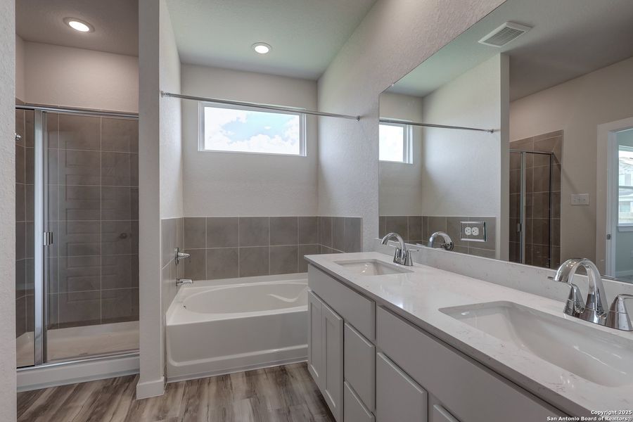 Furnished interior view inside a new home in Cinco Lakes, San Antonio (Image 11).