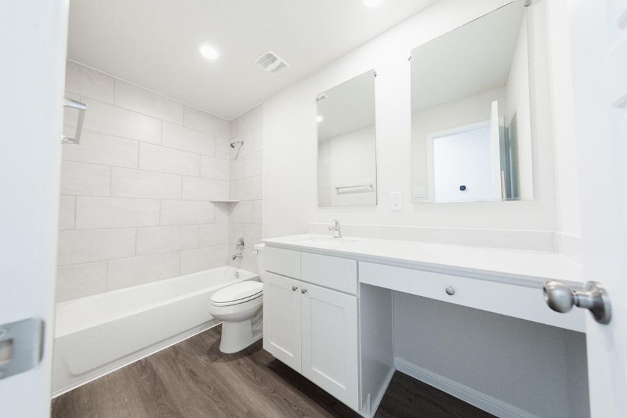 Furnished interior view inside a new home in Bammel Oaks, Houston (Image 9).