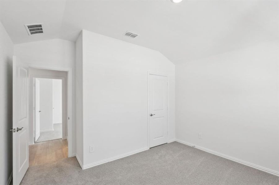 Spacious, unfurnished interior of a new home in Stonehaven, Seagoville (Image 26). Spacious, unfurnished interior of a new home in Stonehaven, Seagoville (Image 26).