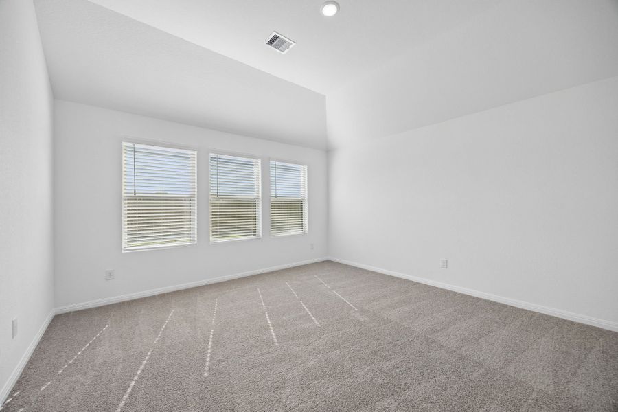 Spacious, unfurnished interior of a new home in Riviera Pines, Huffman (Image 24).