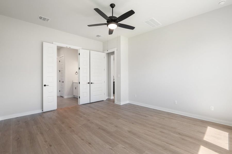 Spacious, unfurnished interior of a new home in Lagos Reserve, Manor (Image 31). Spacious, unfurnished interior of a new home in Lagos Reserve, Manor (Image 31).