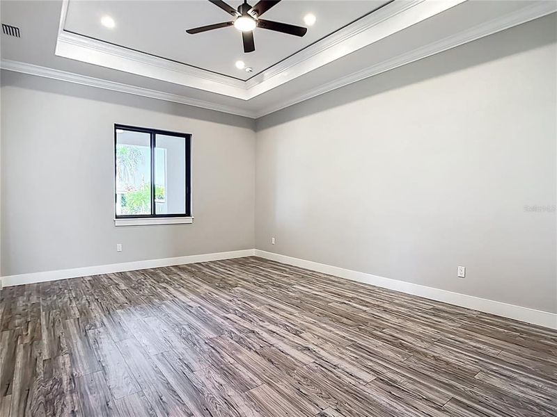 Spacious, unfurnished interior of a new home in , Englewood (Image 37).