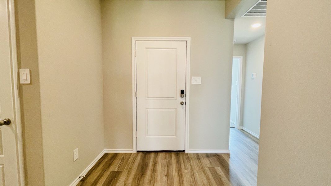 Spacious, unfurnished interior of a new home in Sunnycreek, Fort Worth (Image 21).