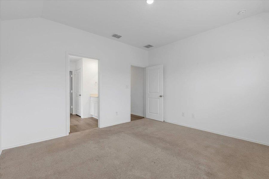 Spacious, unfurnished interior of a new home in Waterstone, Kyle (Image 22).