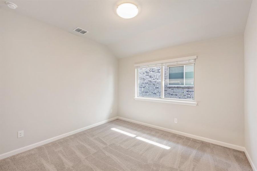 Spacious, unfurnished interior of a new home in Eagle Glen Elements, Alvarado (Image 29).