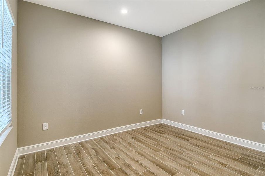 Spacious, unfurnished interior of a new home in , Venice (Image 14).