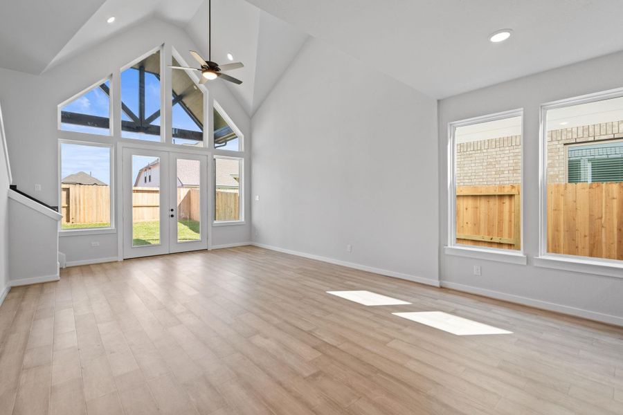 Spacious, unfurnished interior of a new home in Sienna 45', 50', Missouri City (Image 12). Spacious, unfurnished interior of a new home in Sienna 45', 50', Missouri City (Image 12).