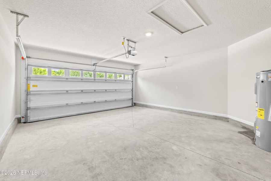 Spacious, unfurnished interior of a new home in , Jacksonville (Image 19).