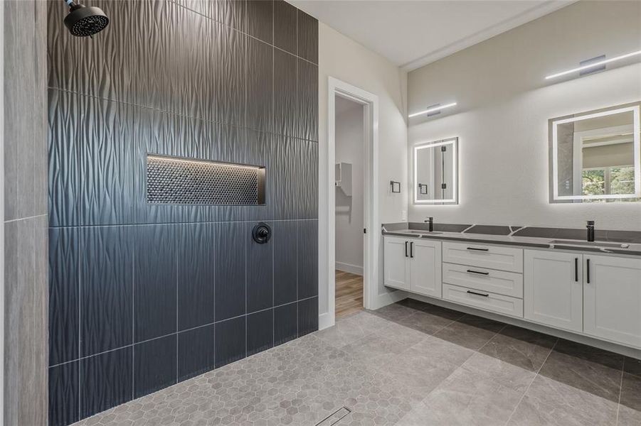 Furnished interior view inside a new home in , Dallas (Image 6).