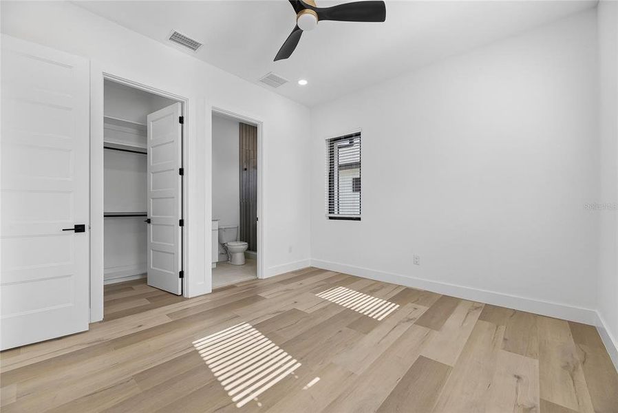 Spacious, unfurnished interior of a new home in , Sarasota (Image 60).