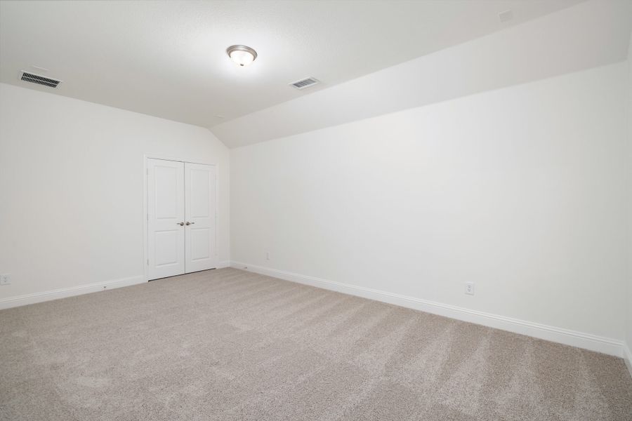 Spacious, unfurnished interior of a new home in Lake Breeze, Lavon (Image 35).