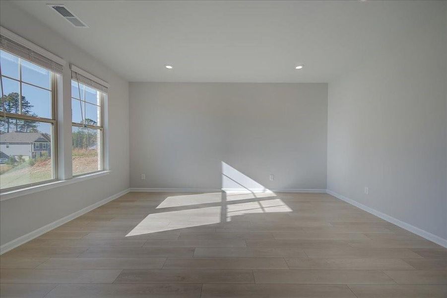 Spacious, unfurnished interior of a new home in Riverbend Overlook, Fayetteville (Image 27).