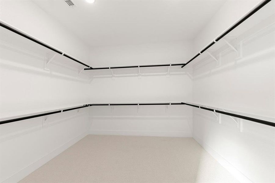 Spacious, unfurnished interior of a new home in Edgewood Creek, Celina (Image 22).