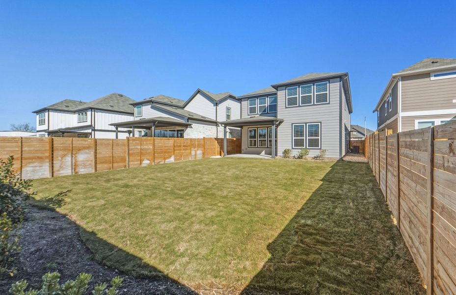 Exterior details and patio area of a home in Horizon Lake, Leander (Image 3).