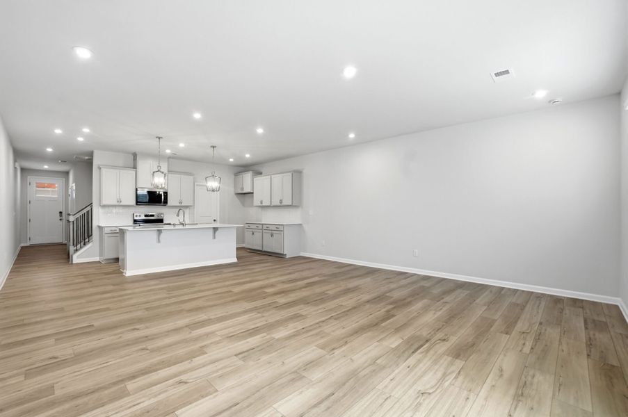 Spacious, unfurnished interior of a new home in Stonesummit at Reedy Creek, Charlotte (Image 12).