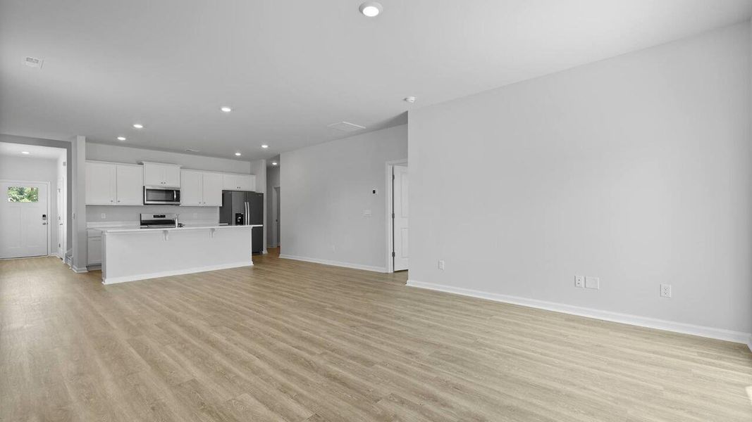 Spacious, unfurnished interior of a new home in Sheep Island, Summerville (Image 13).
