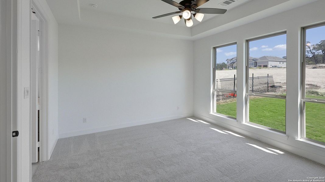 Spacious, unfurnished interior of a new home in Esperanza 50', Boerne (Image 31).