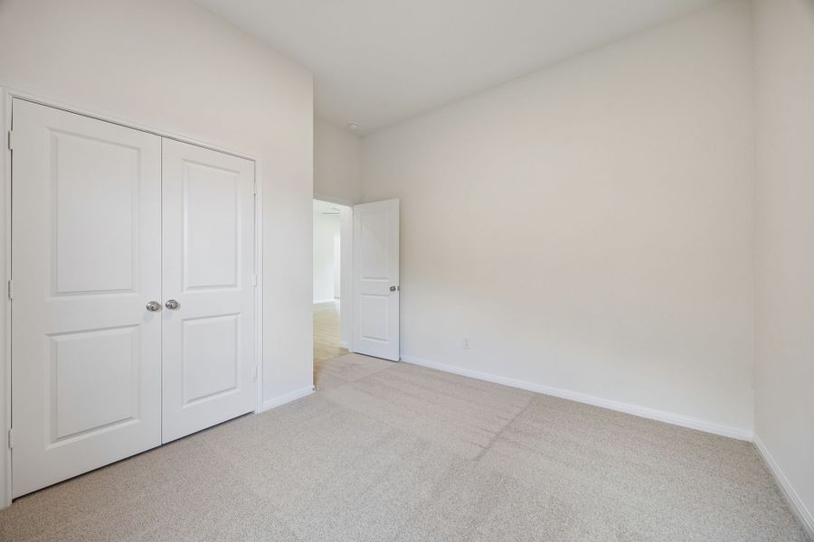 Spacious, unfurnished interior of a new home in Riviera Pines, Huffman (Image 27).