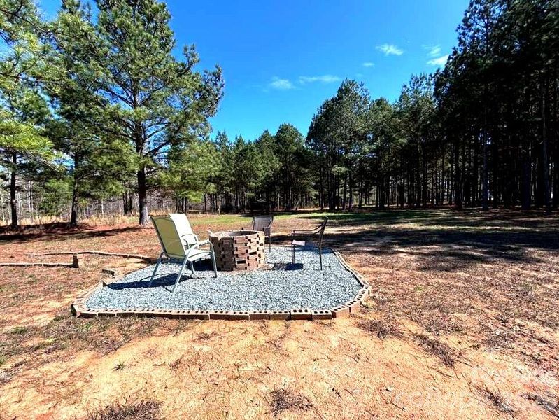 Community amenities in , Blackstock (Image 21).