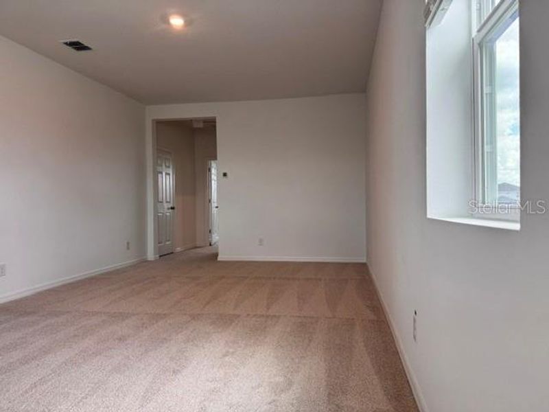 Spacious, unfurnished interior of a new home in Cypress Bluff, Groveland (Image 7).