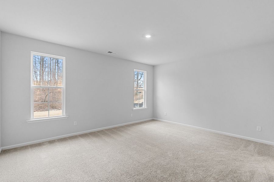 Spacious, unfurnished interior of a new home in Fieldstone, Lexington (Image 26).