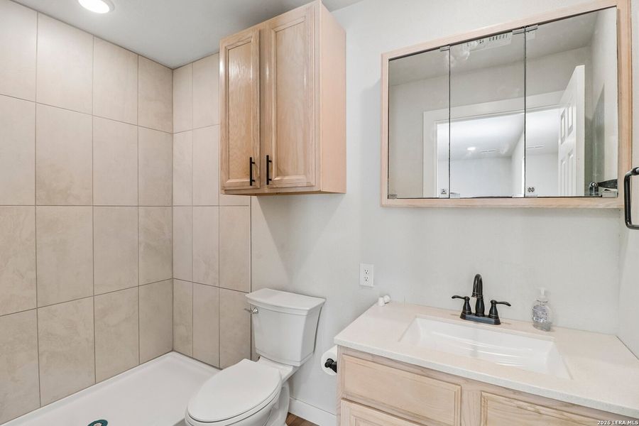 Furnished interior view inside a new home in , Bandera (Image 5).