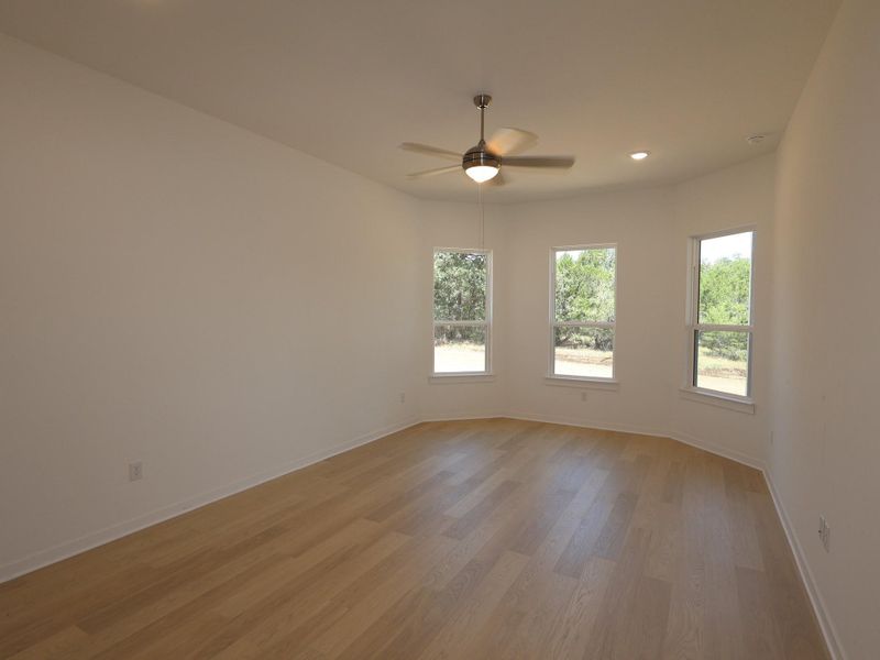 Spacious, unfurnished interior of a new home in Edgewood, Leander (Image 10).