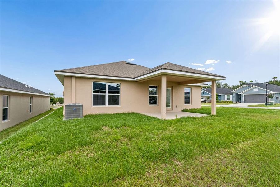 Exterior details and patio area of a home in Abbey Glen, Dade City (Image 38).