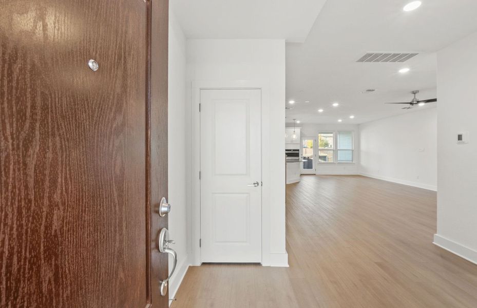 Spacious, unfurnished interior of a new home in Northpoint at Old Settlers, Round Rock (Image 16). Spacious, unfurnished interior of a new home in Northpoint at Old Settlers, Round Rock (Image 16).