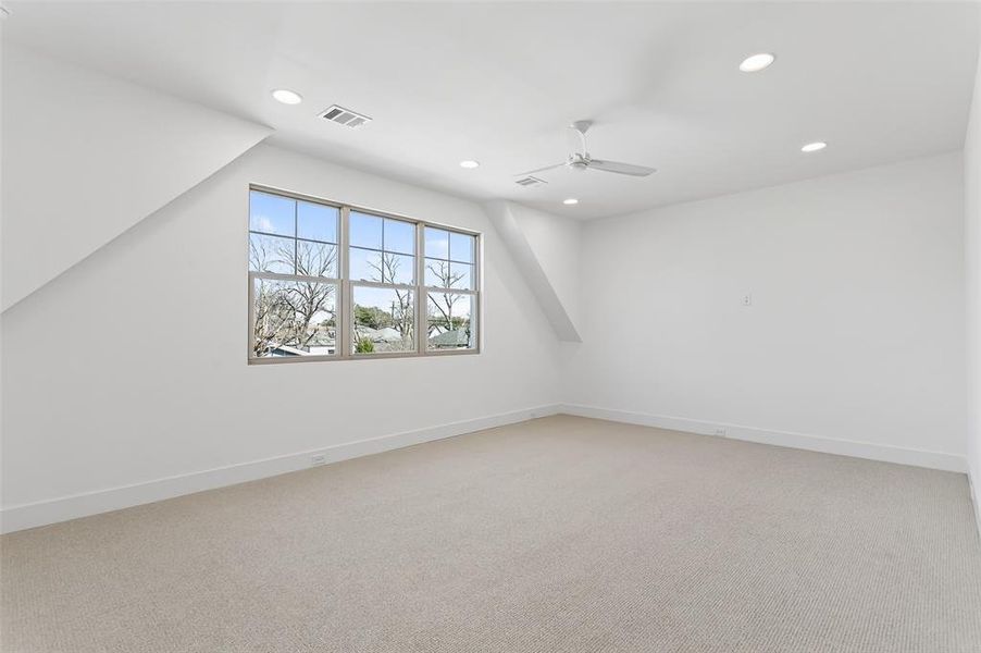 Spacious, unfurnished interior of a new home in , Dallas (Image 29).