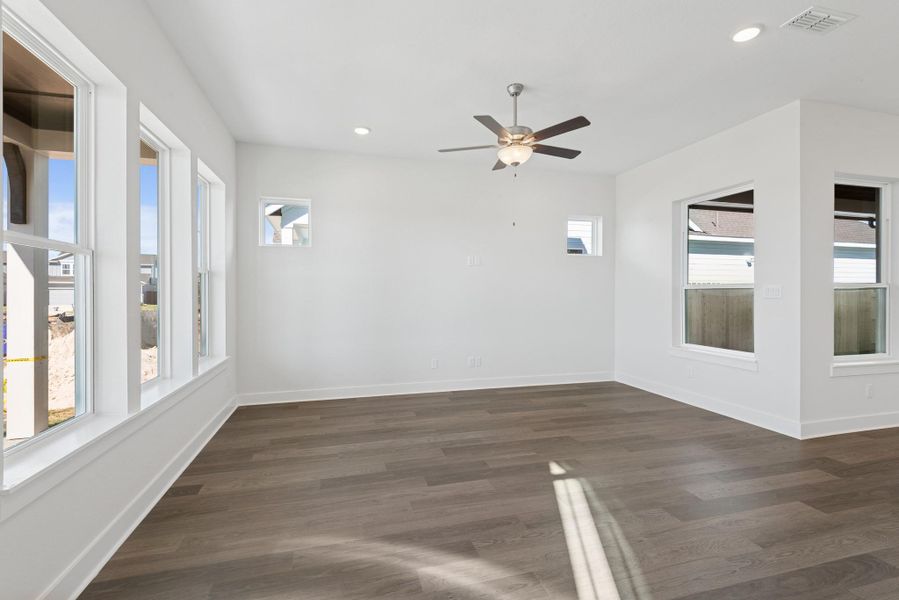 Spacious, unfurnished interior of a new home in , Katy (Image 32).