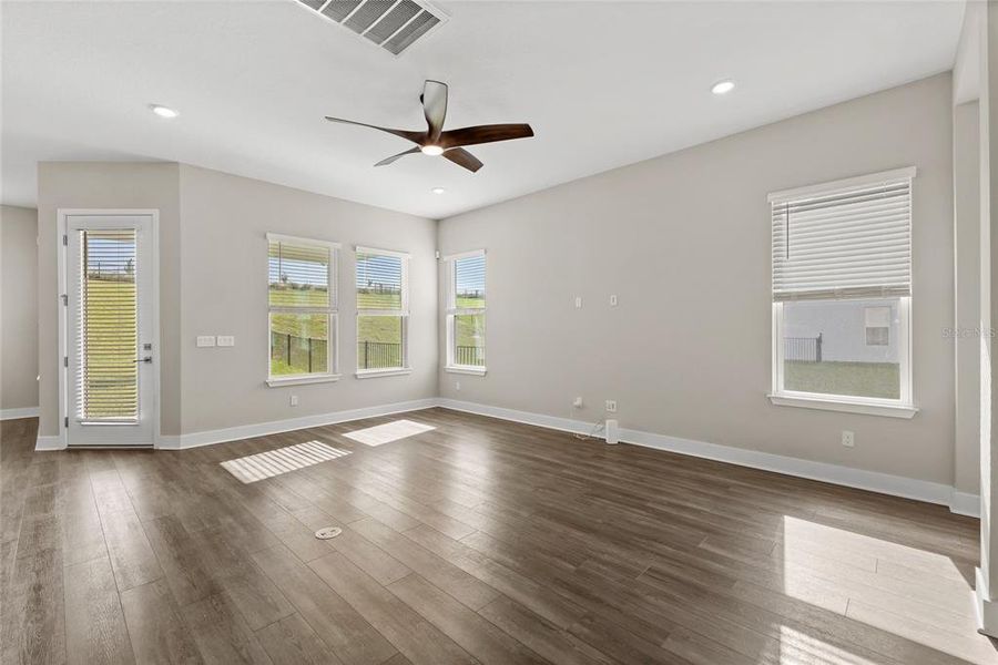 Spacious, unfurnished interior of a new home in , Winter Garden (Image 32).