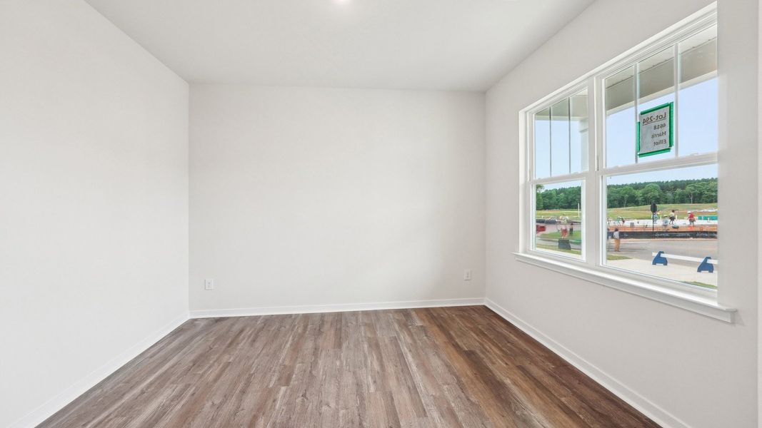 Spacious, unfurnished interior of a new home in Reedy Creek Preserve, Charlotte (Image 15).