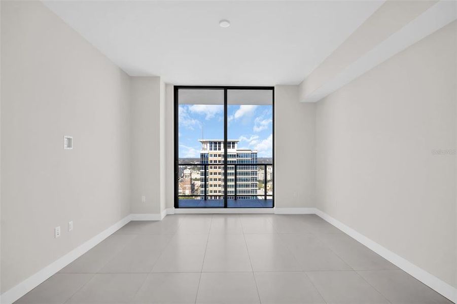 Spacious, unfurnished interior of a new home in , St. Petersburg (Image 25).