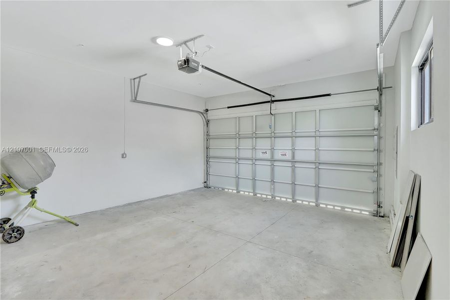 Spacious, unfurnished interior of a new home in , Oakland Park (Image 38). Spacious, unfurnished interior of a new home in , Oakland Park (Image 38).