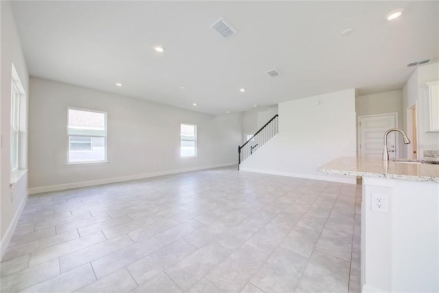 Spacious, unfurnished interior of a new home in Aviary at Rutland Ranch, Parrish (Image 26).