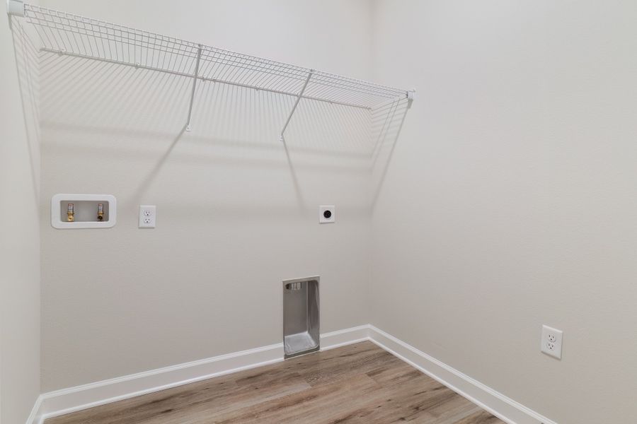 Representative unfurnished interior of a home built from the Maybell III by CJL Homes in McCarthy Estates, Defuniak Springs (Image 25).
