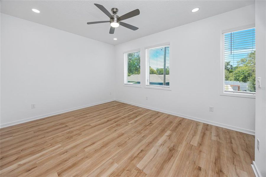 Spacious, unfurnished interior of a new home in , Tampa (Image 21).