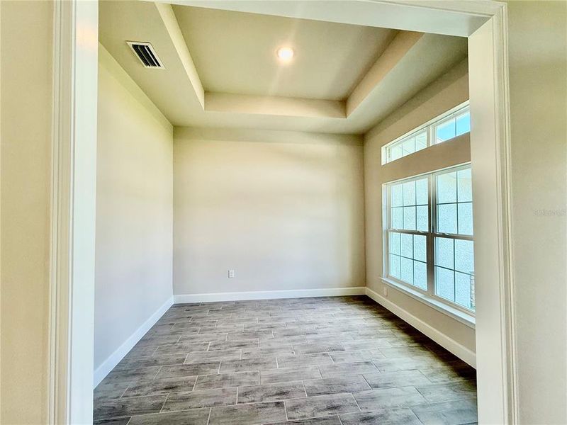 Spacious, unfurnished interior of a new home in South Gulf Cove, Port Charlotte (Image 8).