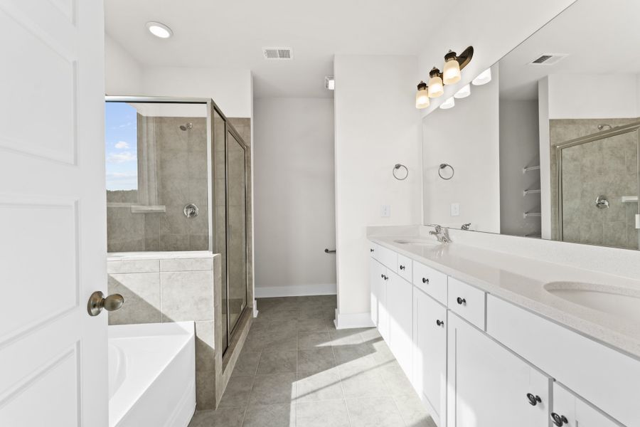 Greenbrier Master Bathroom