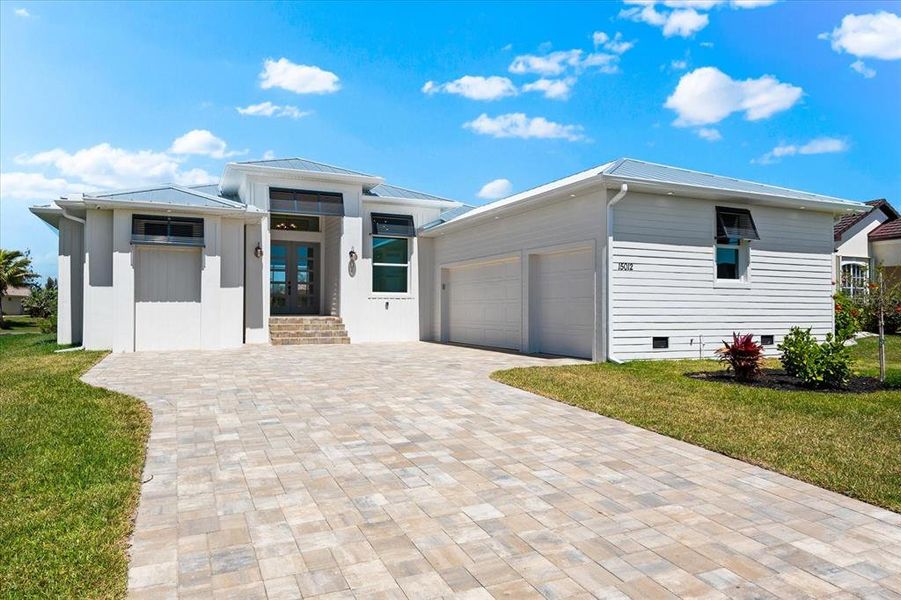 Exterior details and patio area of a home in , Port Charlotte (Image 21).