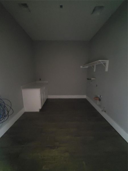 MASSIVE LAUNDRY ROOM