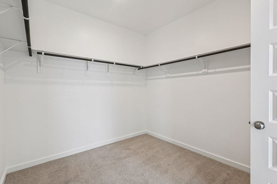 Spacious, unfurnished interior of a new home in Stewart's Ranch, Conroe (Image 22).