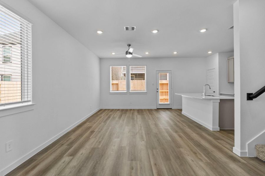 Spacious, unfurnished interior of a new home in Highland Court, Houston (Image 20).