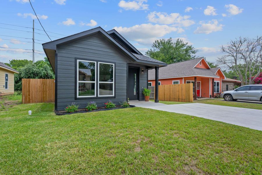 View of front of house with concrete driveway