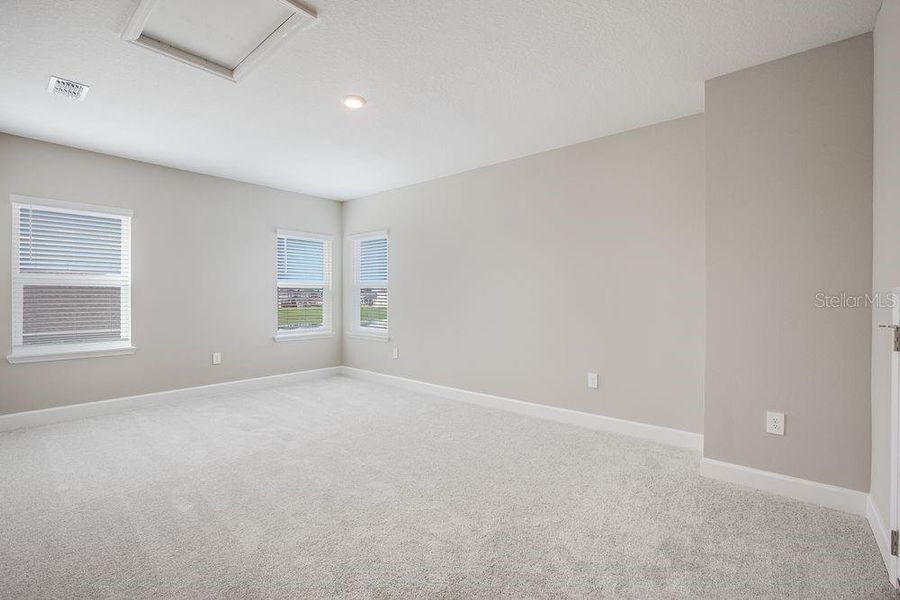 Spacious, unfurnished interior of a new home in Indigo Creek, Apollo Beach (Image 39).