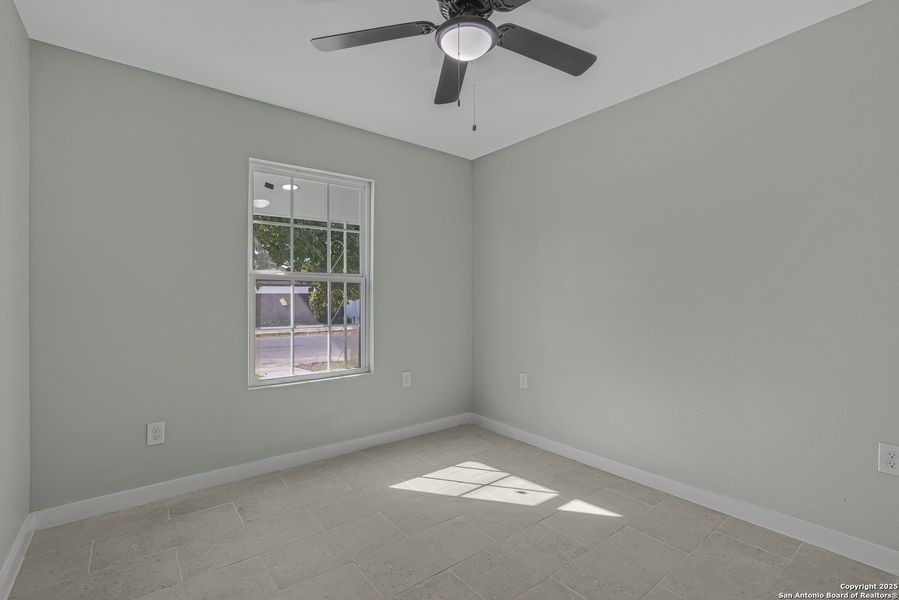 Spacious, unfurnished interior of a new home in , Laredo (Image 10).